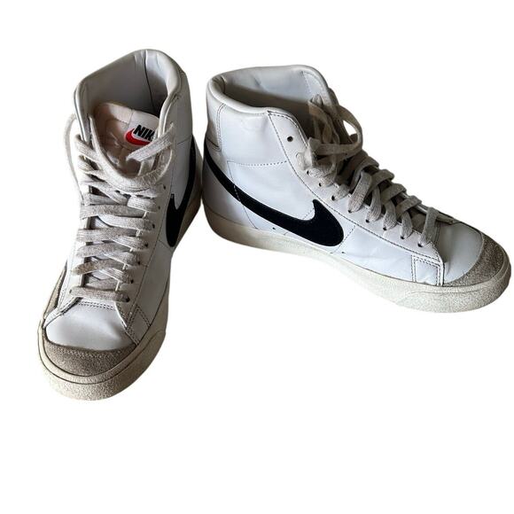 Nike Women's Blazer Mid 77 White and Black Hightop Athletic Shoes size 8 - Picture 1 of 8